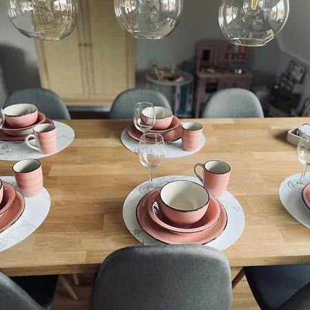 Apartment Moderne Fuer Urlauber Und Monteure *